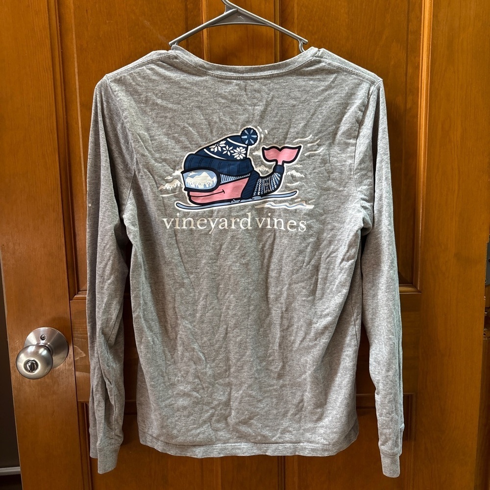 Vineyard Vines Boys Skiing Whale Long Sleeve Tee Size L (16) Light Gray